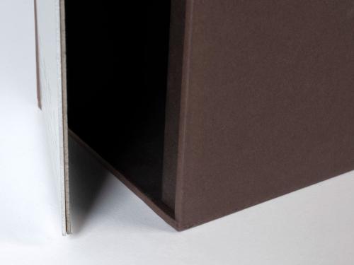 Box con chiusura magnetica
