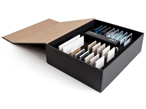 Cofanetto rivestito in carta telata stampata offset, interno in spugna a cellula chiusa taglio water jet